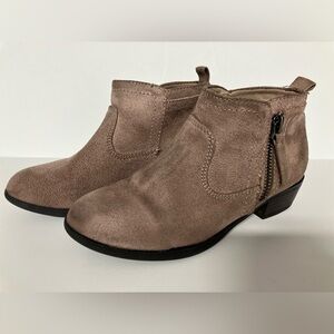 Arizona “Callahan” Girl’s Ankle Boots, Size 1 M, Side Zippers, Block Heel